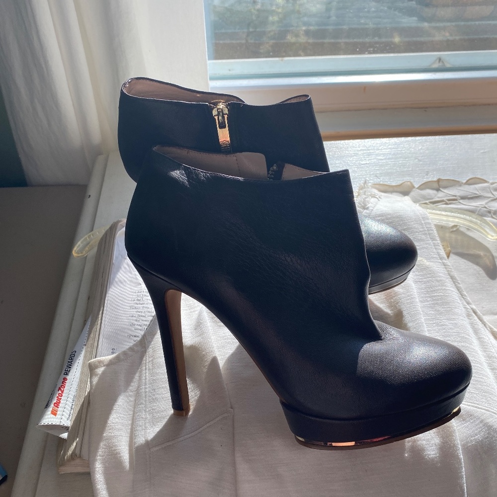 brown leather bootie vince camuto